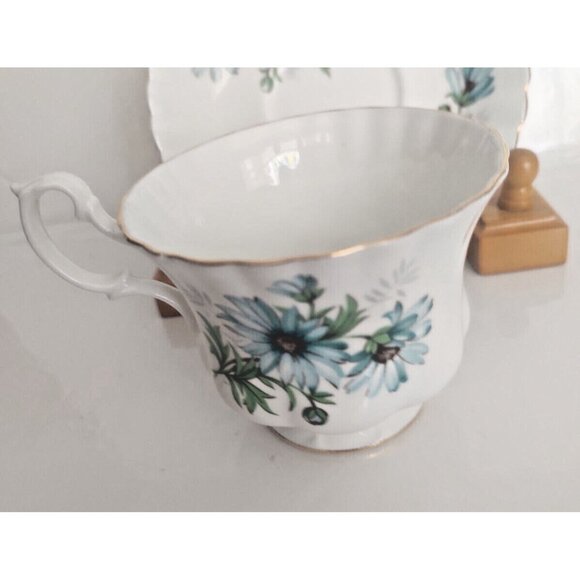 Royal Albert Montrose shape Cup and Saucer set Marguerite Pattern 1980's - Picture 6 of 16